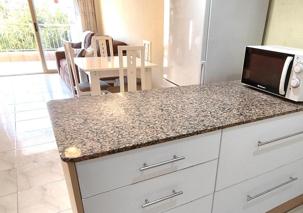 Luminoso Apartamento En Salou Con Terraza Y Parque Infantil Ideal Familias Bagian luar foto