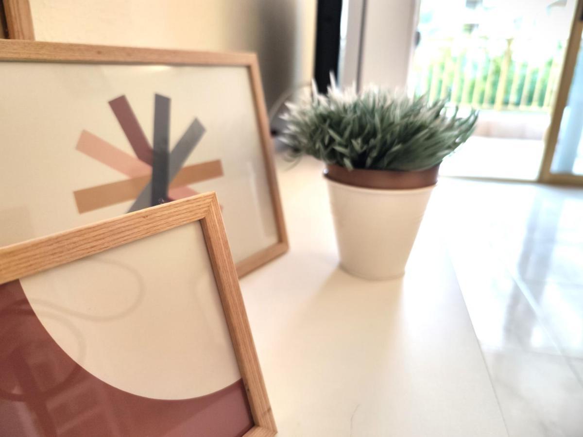 Luminoso Apartamento En Salou Con Terraza Y Parque Infantil Ideal Familias Bagian luar foto