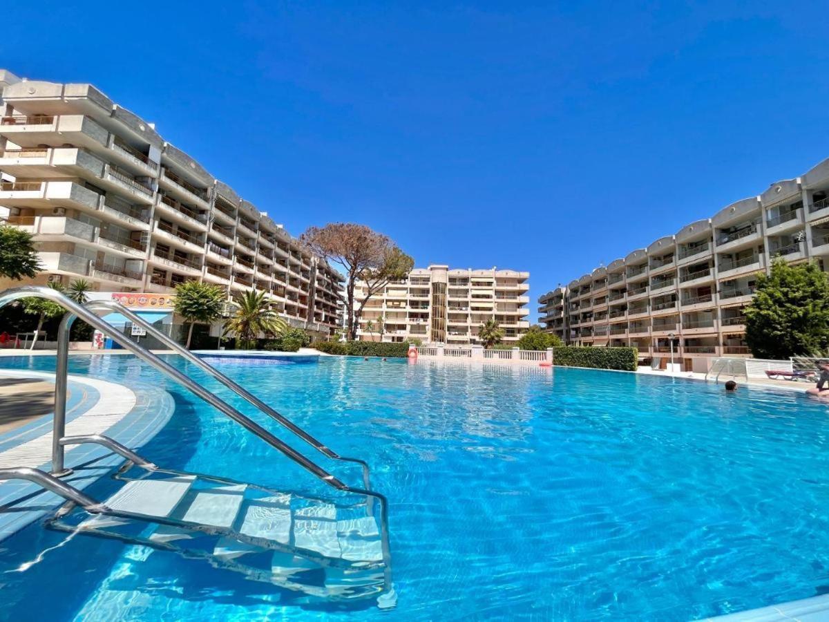 Luminoso Apartamento En Salou Con Terraza Y Parque Infantil Ideal Familias Bagian luar foto